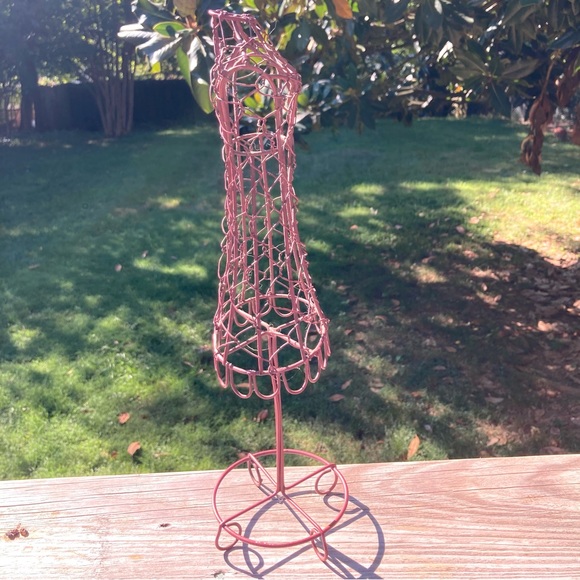 DRESS FORM Jewelry Purple Wire Jewelry Stand Organizer Home Decor 13.5 x 4.5 in - Picture 5 of 9